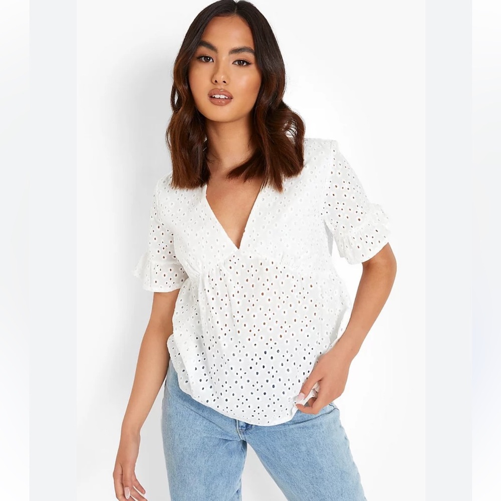 Main Strip white eyelet top. Size Large